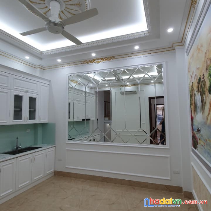 Siêu phẩm phố trần quốc hoàn cầu giấy - thang máy - gara ô tô 50m2 6 tầng giá 15.6 tỷ.