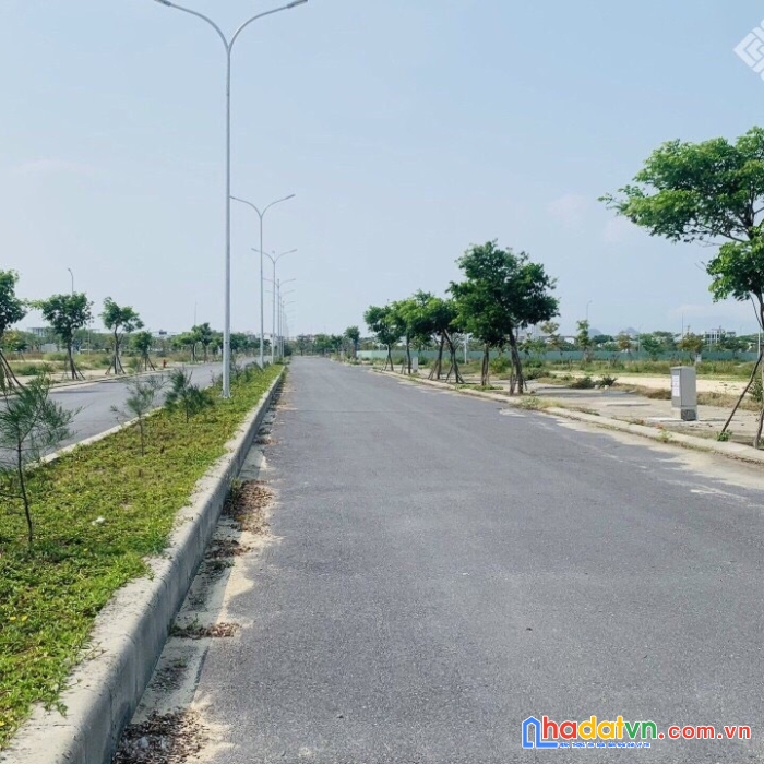 Chính chủ cần bán nhanh lô b2-120 đối diện với trường tiểu học fpt