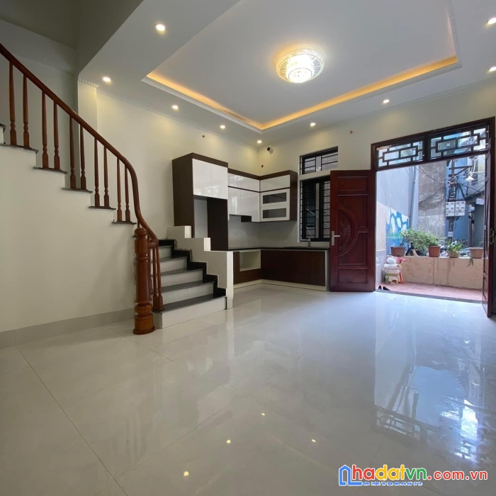 10m ra phố - hoàng quốc việt - 42m2 - 5 tầng - chỉ 4.2 tỷ