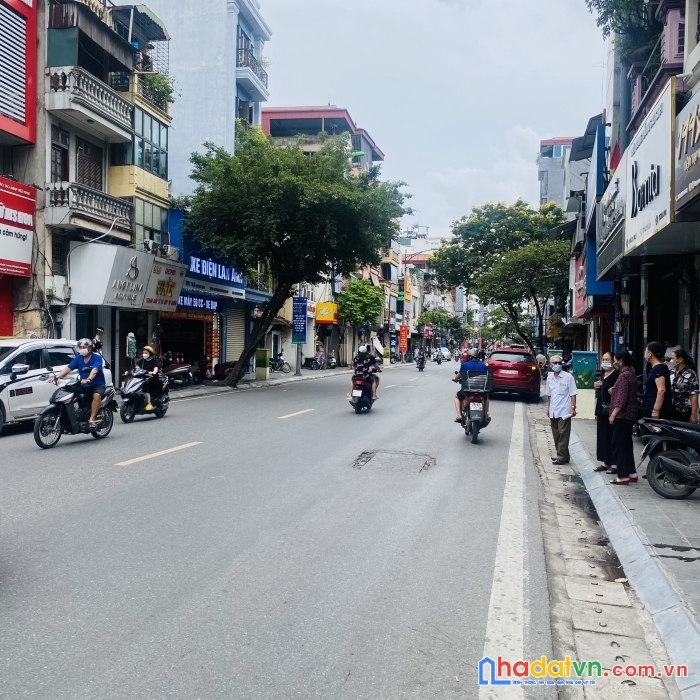 Chính chủ bán nhà mặt phố bạch mai 135m2 x 3 tầng.vỉa hè rộng.vị trí đắc địa,kd đẳng cấp. giá 45 tỷ