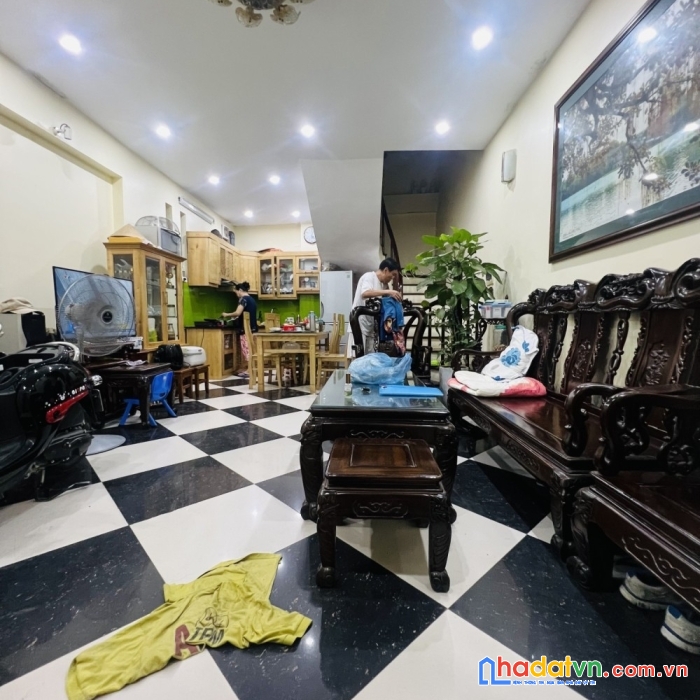 Gia đình cần bán nhà hoàng hoa thám, sát phố, kd nhỏ, 41m2, 5 tầng, giá chỉ 5 tỷ.