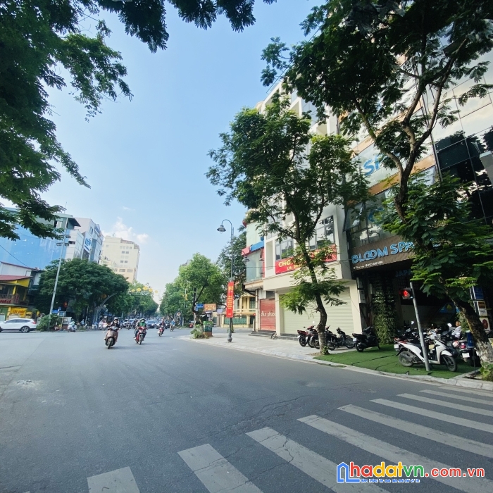 Chính chủ bán nhà mặt phố bà triệu 170m2x 7tầng thang máy,mt: 6.5m.vị trí ngã 5 phố lớn. giá 105 tỷ