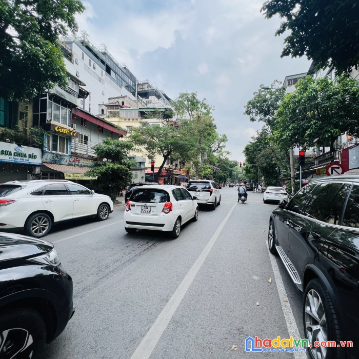 Chính chủ bán nhà mặt phố nguyễn hữu huân 70m2.thửa đất nở hậu.vị trí đắc địa,sát ngã tư. giá 49 tỷ