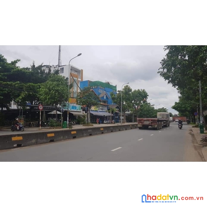Dành cho ai đam mê kd -bán khách sạn 5 tầng  24 phòng vừa vô mới nội thất lê thị riêng q12 chỉ 12tỷ