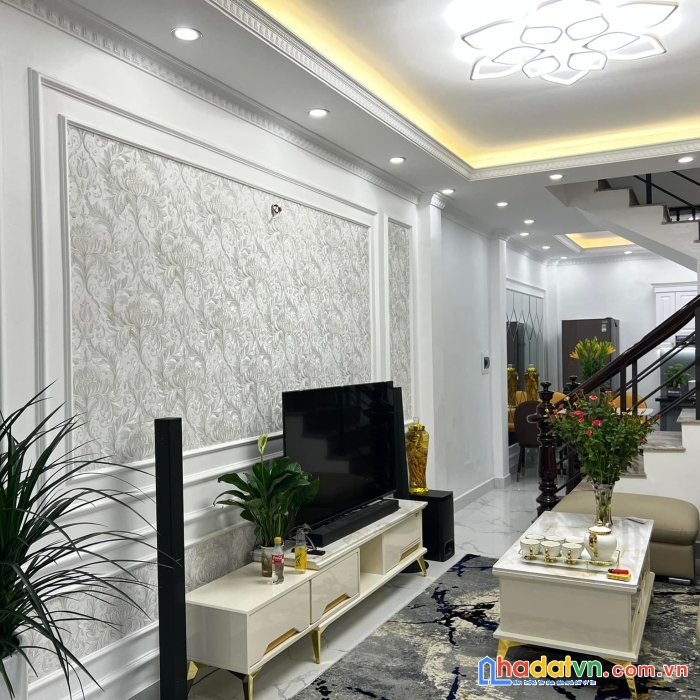 Bán nhà phố nguyễn văn cừ, khu vip gia thụy, 42m2, giá 4 tỷ