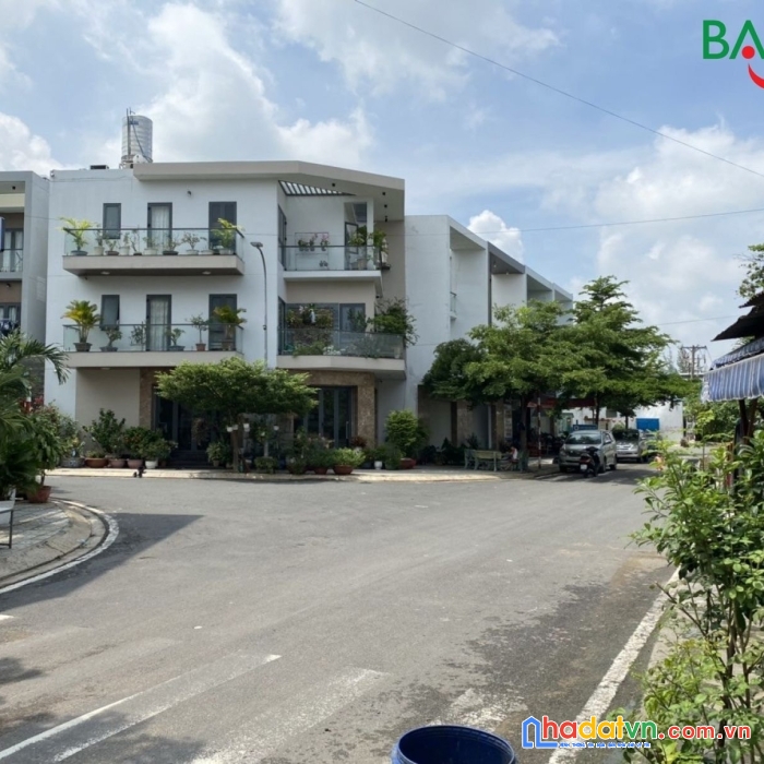 Bán nhà mt, 184m2, phường tam hiệp, giá 12 tỷ