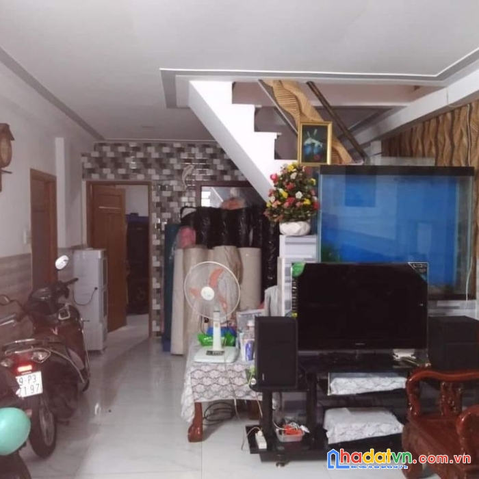 Chính chủ bán nhà ngay khu chợ vải phú thọ hòa, 6.3x15m, 1 trệt 1 lầu