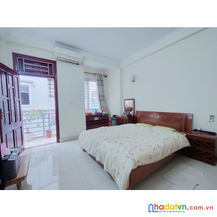 Bán nhà gấp phố đội cấn 80m2, 4 tầng, mt 8m, giá 7,9 tỷ.