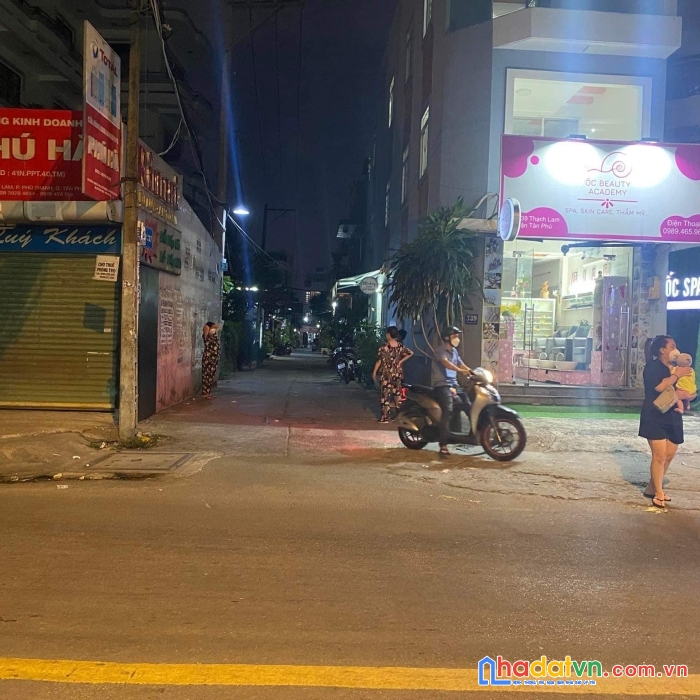 Bán nhà thoại ngọc hầu  ngõ 328  thạch lam 9.7  tỷ, 110 m2, 6.1 x 18 m, mt 6m,  hẻm thông oto đỗ.