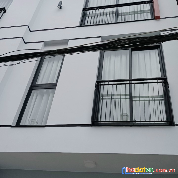 Bán nhà ngọc thụy, long biên giá hơn  3  tỷ, 33m, 5 tầng, ngõ 2,8m,  siêu đẹp