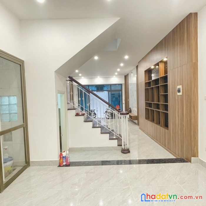 Quan hoa, dt 75m² x 4 tầng, mặt tiền 4.8m, ô tô đỗ mấy bước chân, 7 tỷ 8