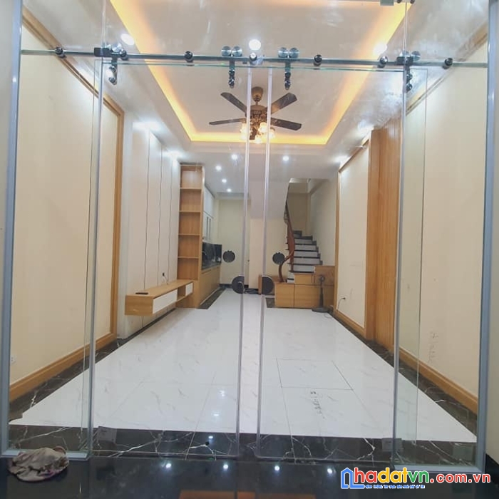 Bán nhà 34mx 5 tầng,ngõ 1 bùi xương trạch ô tô đỗ cửa kd được chỉ 4,2 tỉ