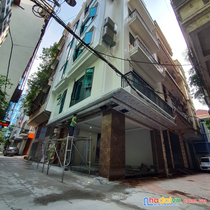 Trung tâm hoàng quốc việt 45m2 7 tầng lô góc,thang máy,oto tranh giá 15.5 tỷ