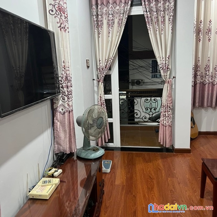 Bán nhà đi định cư, xe hơi tận cửa, 64 m2, nội thất cao cấp, giá chỉ 10 tỷ 900 tl
