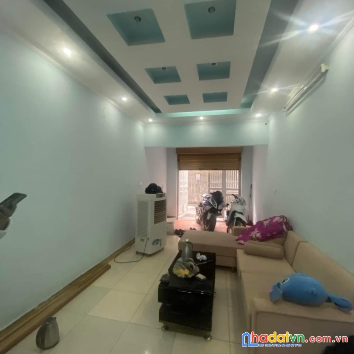 Cần bán nhà dịch vọng – ô tô con qua nhà – ngõ thông – nhà đẹp ở ngay – trung tâm quận cầu giấy