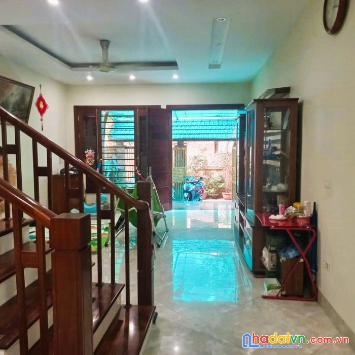 Bán gấp nhà phố ô cách, long biên 106m, 4 tầng, 8,5 tỷ.