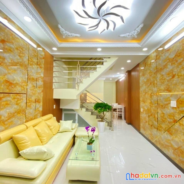 Chính chủ cần bán nhà  hẽm 8m- nhà 3 tầng 4pn chỉ hơn 3 tỷ q7 36m2.
