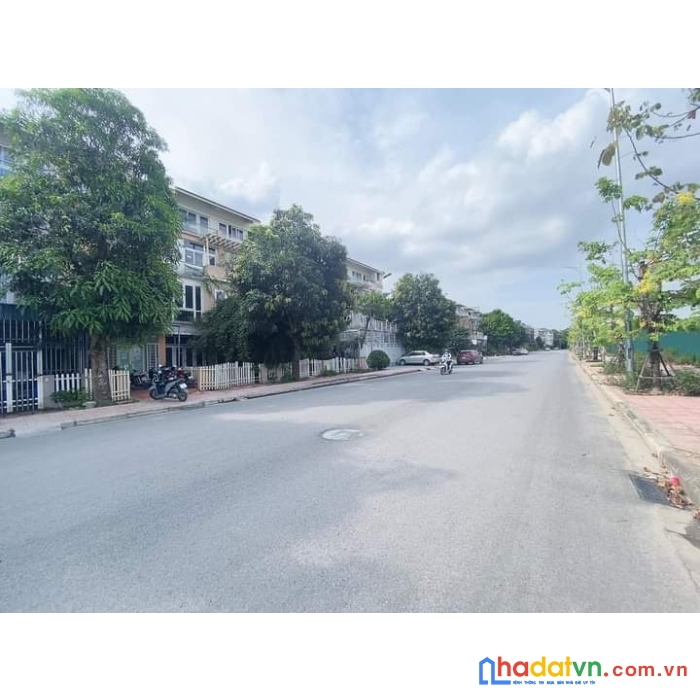 Bán nhà  lk khu đô thị xuân phương, 95m2, 4 tầng,  3 ô tô tránh, kinh doanh tốt  , 12.45 tỷ