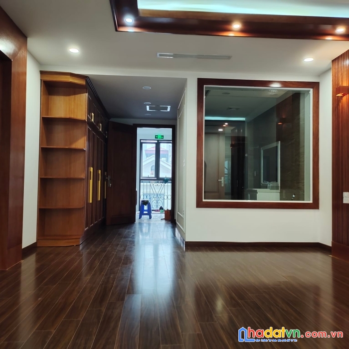 Toà nhà văn phòng thanh xuân, mới kính koong - thang máy xịn xò - 2 mặt thoáng trước sau - kinh