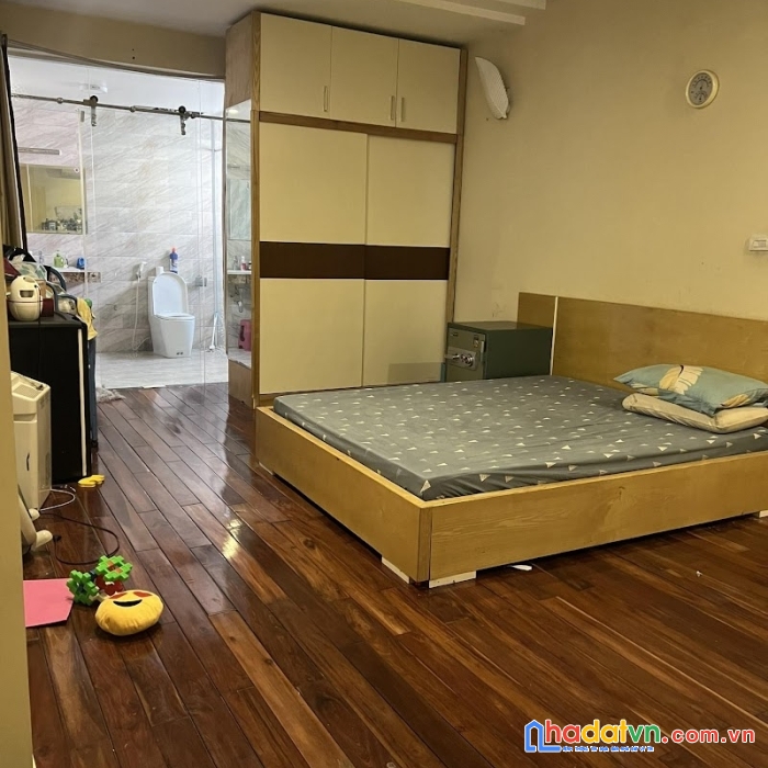 Bán nhà gấp nguyễn khánh toàn 65m2, 6 tầng, mt5m, giá 11 tỷ.