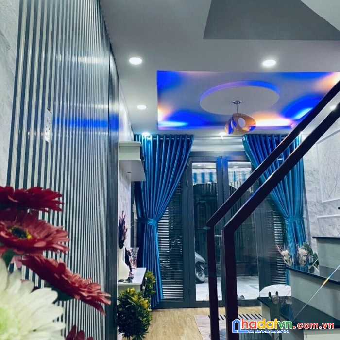 Bán gấp nhà nhỏ mới tinh, đầy đủ nội thất phường 9, gò vấp chỉ 3 tỷ 6 
liên hệ: vân 0949358279,