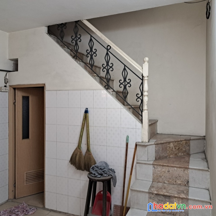 Chính chủ cho thuê căn hộ tầng 2, tập thể phố yên bái 1,p phố huế, 100m2, 3 pn, 2 wc
