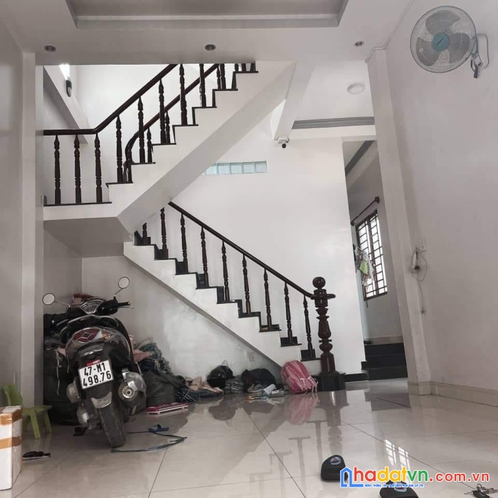 Ở xa không quản lý được, bán đất tặng nhà 2 tầng 60m2 tô ký