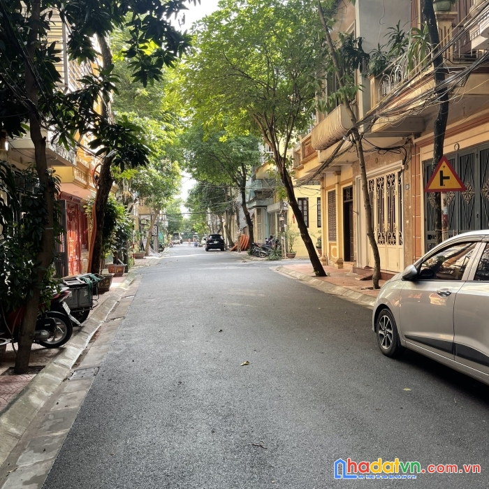 Bán mảnh đất vàng - phú diễn - oto tránh - kinh doanh sầm uất - vỉa hè - văn phòng.