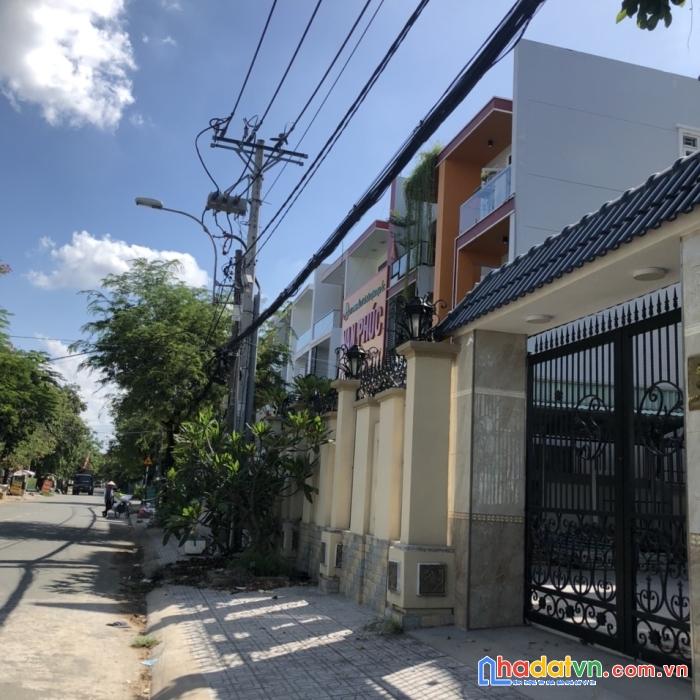 Nhà 2 mặt hẻm xe hơi 92m2 ngang 6.5m  5.3 tỷ gần ubnd tam bình