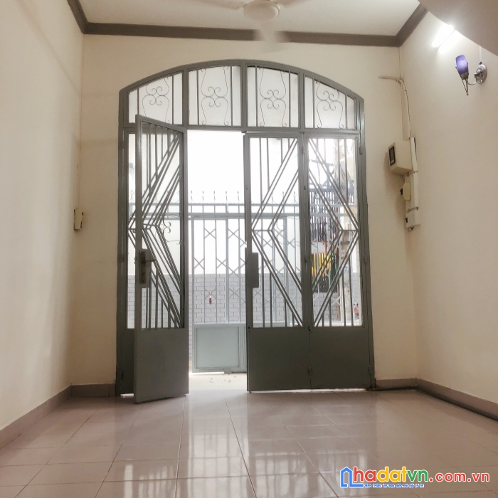Bán nhà đúc bê tông  44m2 cách mặt tiền tôn đản 15 m quận 4 - 3 tỷ