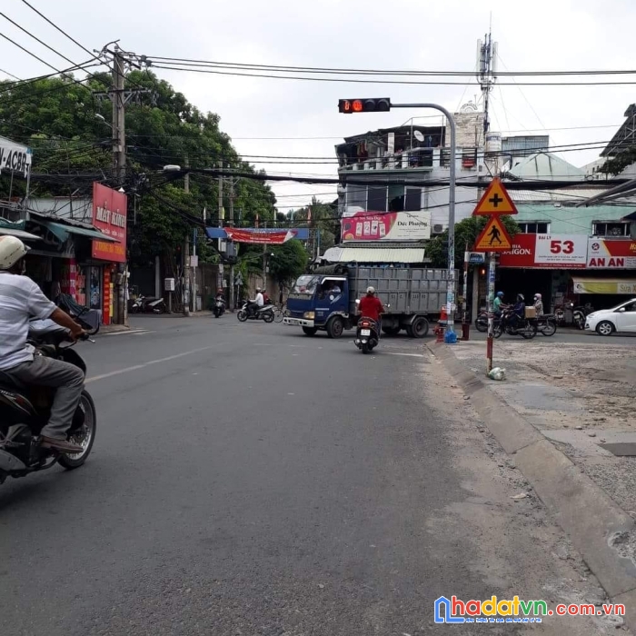 Bán gấp trong tháng mặt tiền hoàng bật đạt 61m2 trung tâm p15 tân bình 11.5 tỷ ô tô ngủ nhà