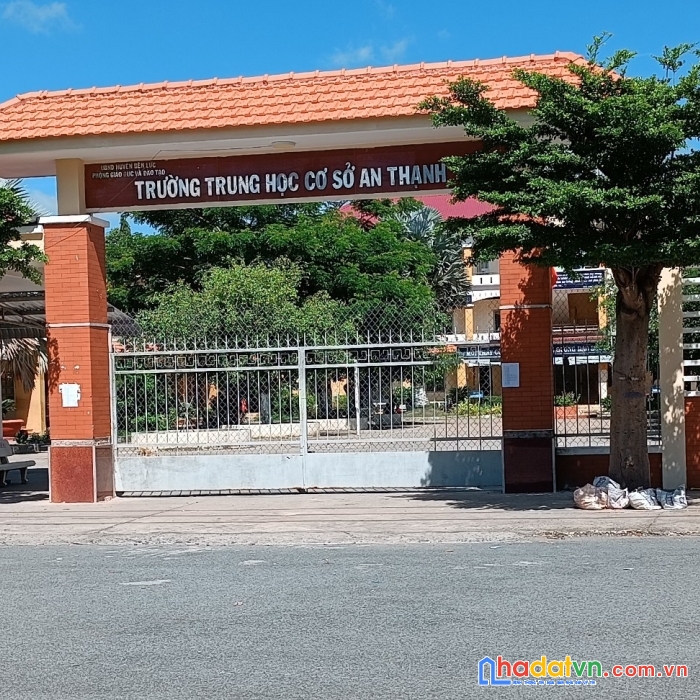 Còn đúng 1 lô đất ở bến lức 100m2 full thổ cư giá dưới 800tr