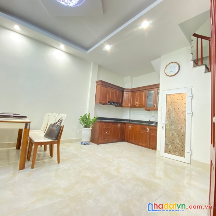 Bán nhà vương thừa vũ, ngõ rộng, nhà mới 40m2 x 5 tầng. giá 3.9 tỷ.
