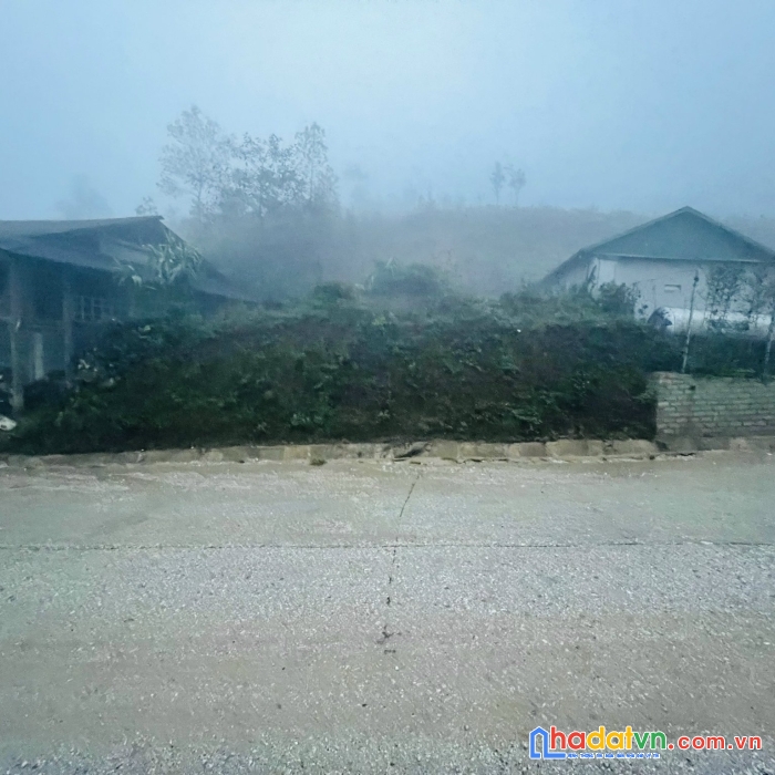 Nóng !! nóng  
bán gấp mảnh đất đầu vào trung tâm tả phìn - sa pa ( lh 0369583341)