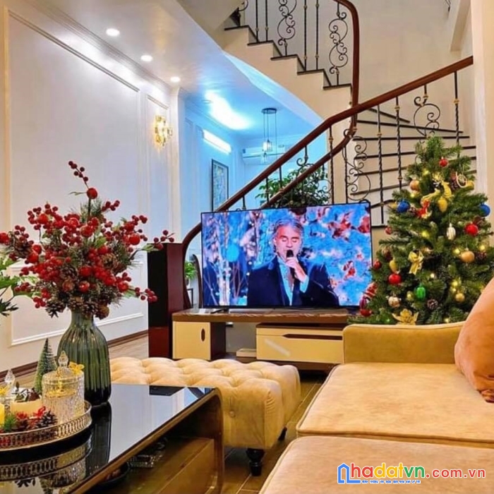 Bán nhà 79 dương quảng hàm - 60m2 - ô tô đỗ cổng - 8 tỷ