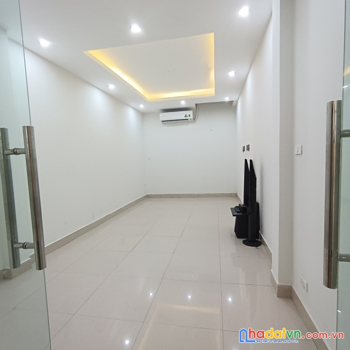 Bán nhà mới lạc long quân tây hồ - oto tránh gara - thang máy - kinh doanh - nhà siêu đẹp.