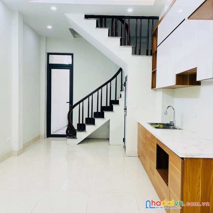 Bán nhà 20 ngõ 15 phương mai, 5 tầng xây mới, dt 50 m2.