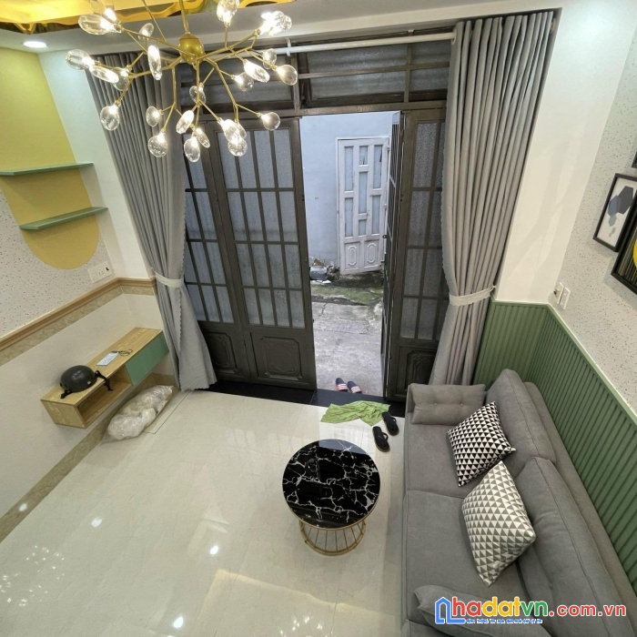 Hiếm, bán nhà gấp p14, q.gò vấp 20m2, 2 lầu, giá 2.3tỷ