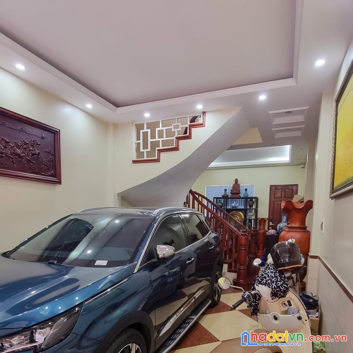 Nhà trần quốc hoàn, cầu giấy, phân lô, ô tô tránh, 50m2, 6 tầng. giá 12.6 tỷ