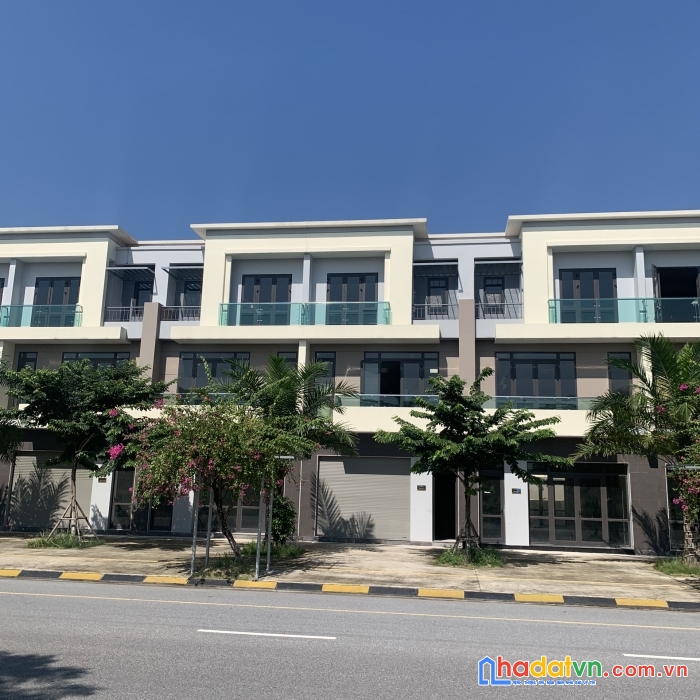 Tôi chuẩn bị ra nước ngoài cần bán gấp nhà phố trục chính khu đô thị vsip