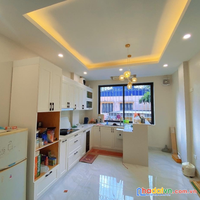 Bán nhà nguyễn khang 12.5 tỷ x 52m2, mt 3.5m phân lô , ô tô vào nhà , nở hậu,thang máy.