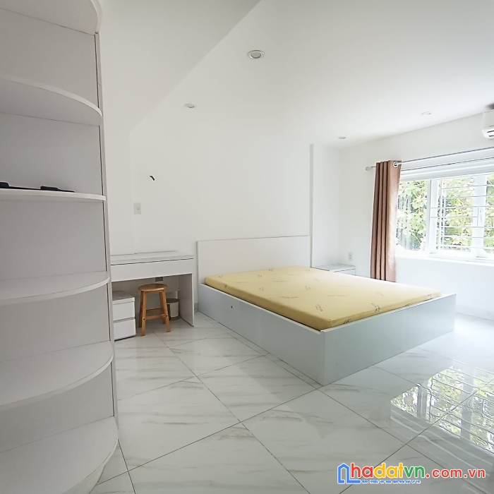 Siêu phẩm 4 mặt tiền - xe hơi n chiếc đỗ trước nhà - kinh doanh - nhà đẹp nội thất long lanh tặng