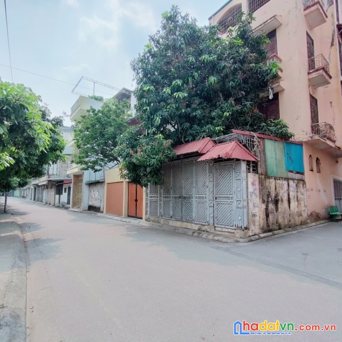 Phố nguyễn văn cừ, phân lô gia thụy, lô góc, diện tích 120m2, mặt tiền 11m.