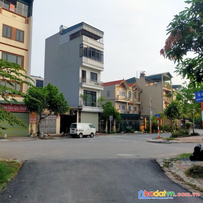 Bán đất phố nguyễn văn linh, dt 140m2, mt 6.3m, giá nhỉnh 15 tỷ.