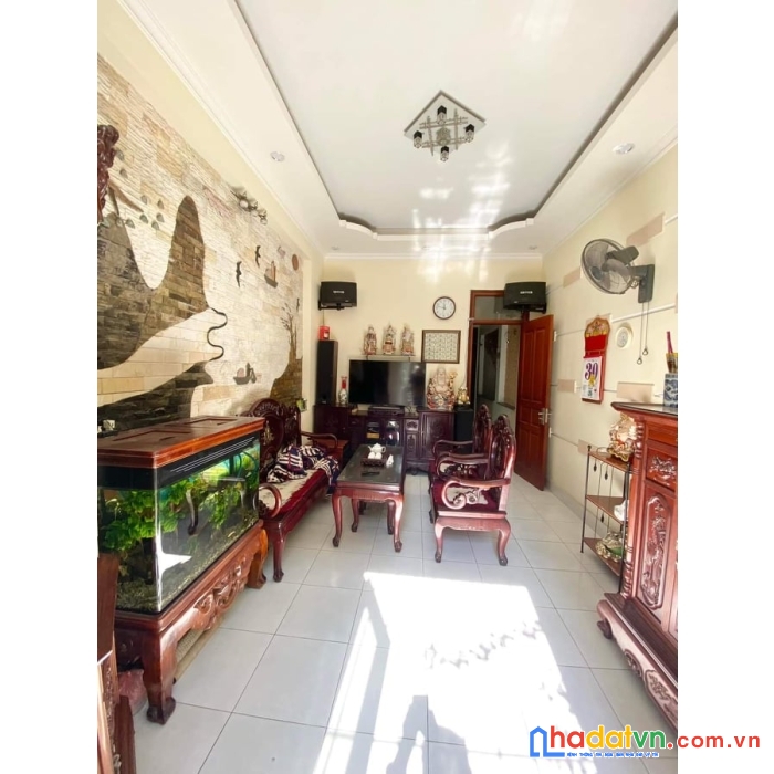 Bán nhà lô góc, khu ngõ thái thịnh.