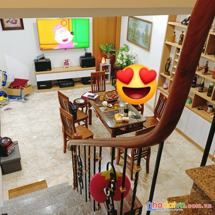 Bán nhà tặng đất - ngọc lâm - ô tô đỗ cửa 42m2 - 5 tầng - mặt tiền 5.5m - 4 tỷ 3