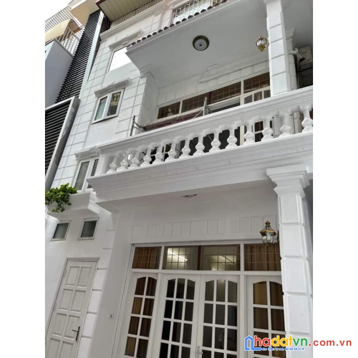 Cần bán nhà phố núi trúc quận ba đình - ô tô 4 chỗ đỗ cửa - ô tô vào nhà .