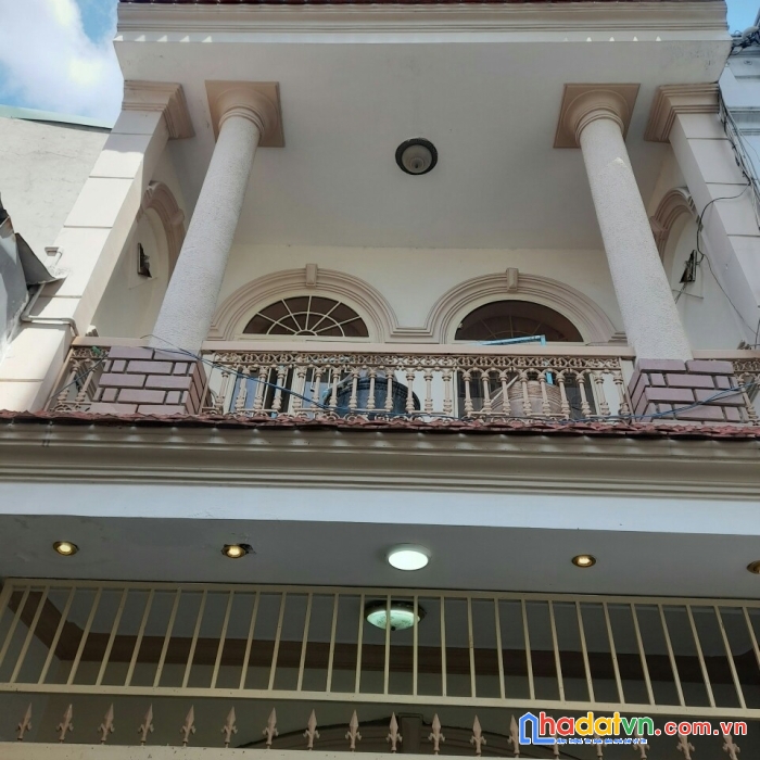 Chính chủ cần tiền bán gấp nhà vị trí đẹp tại hồ chí minh