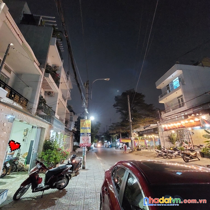 Bán nhà ngã tư bình triệu - 100m2 3 tầng - 10.7 tỷ - đường 8m+lề 4m