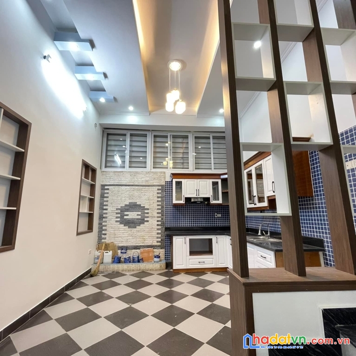 Bán nhà phạm văn đồng cầu giấy ngõ thông rộng 31 m2 5 tầng 3,8 tỷ